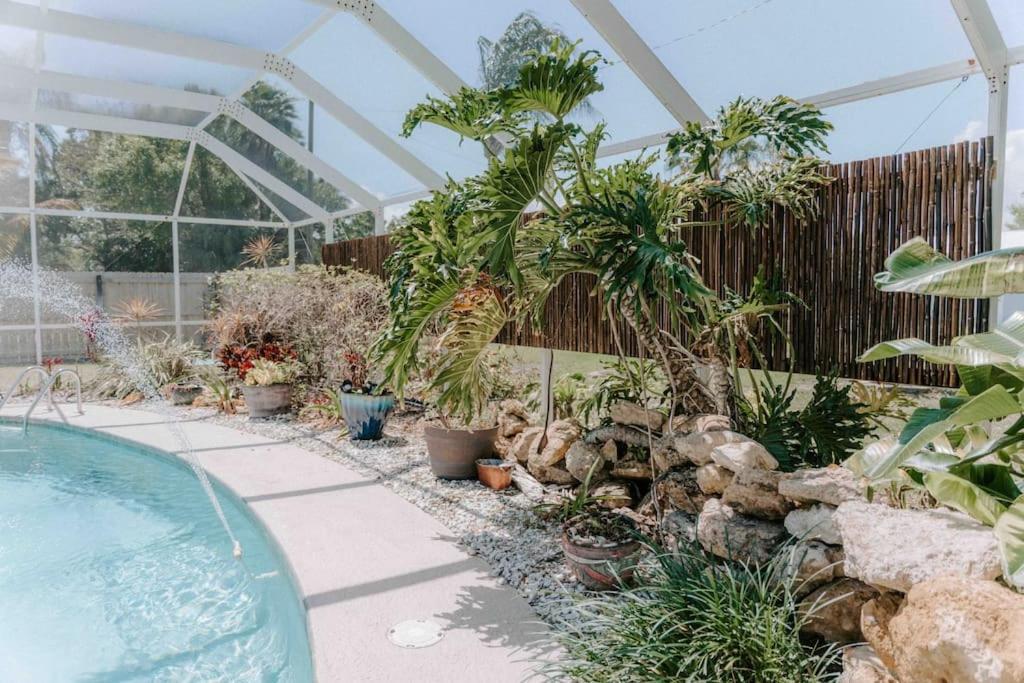 Entire Home, Heated Pool, Just 10 Min To Beach! ベロ・ビーチ エクステリア 写真